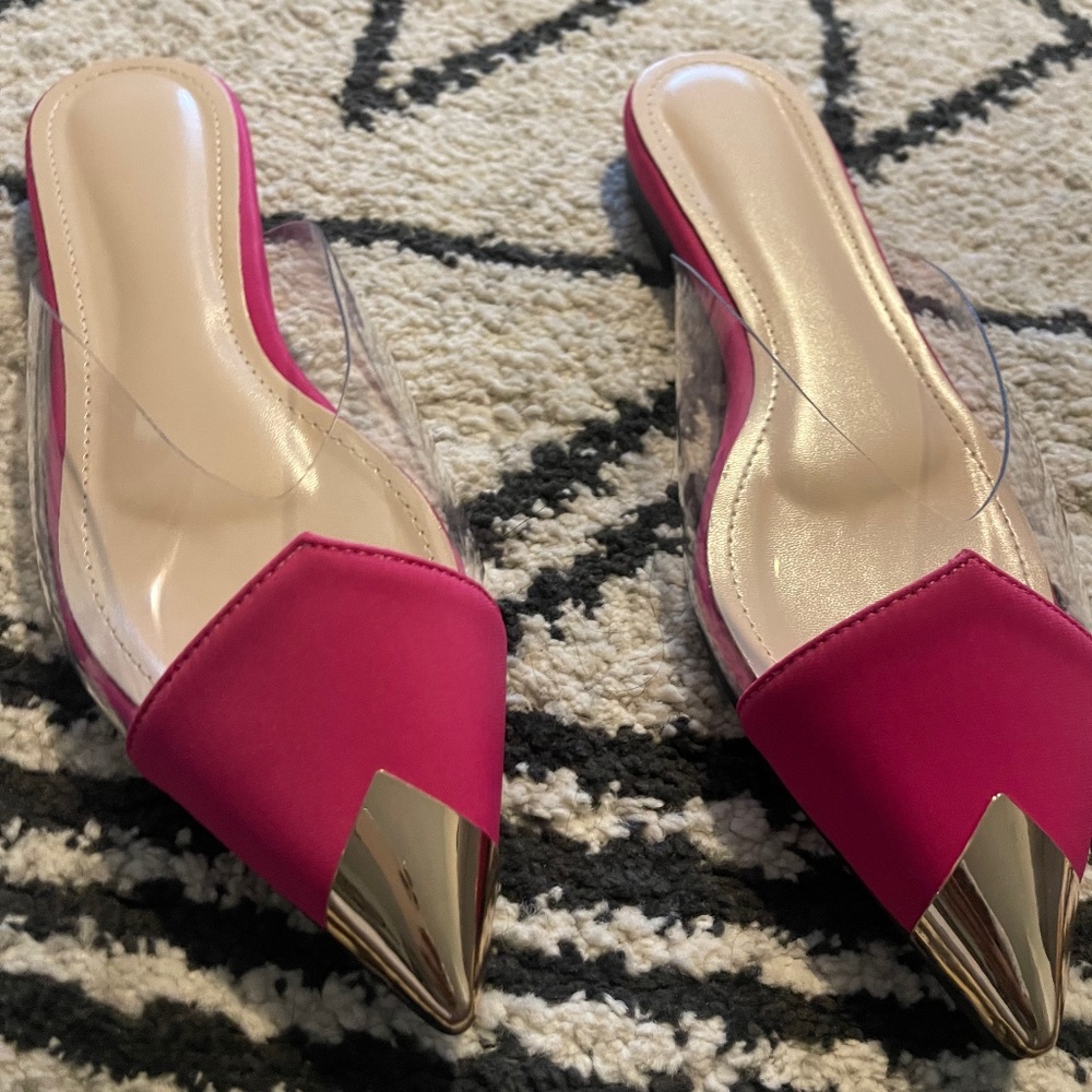 Pointed toe flats